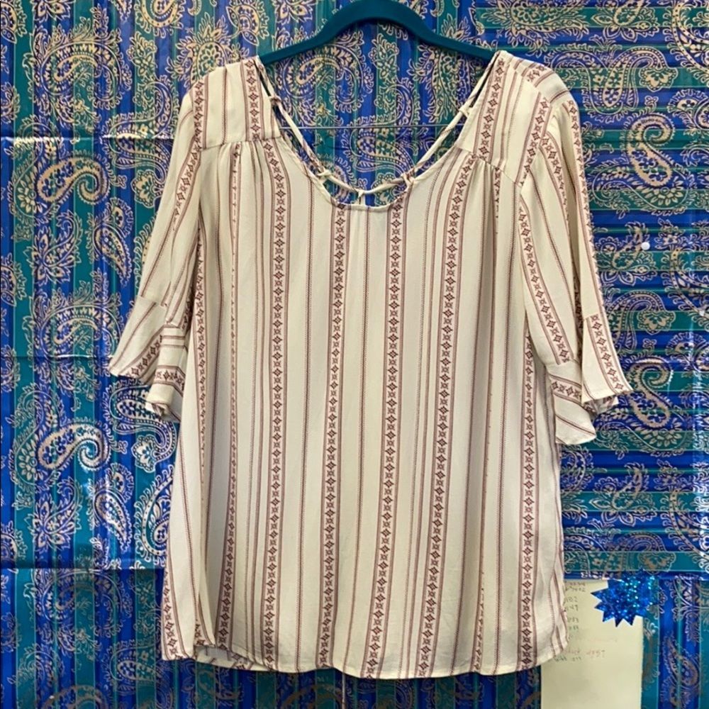 🍀☘️🎸Blu Pepper Tanned Short Wavy Sleeved Blouse